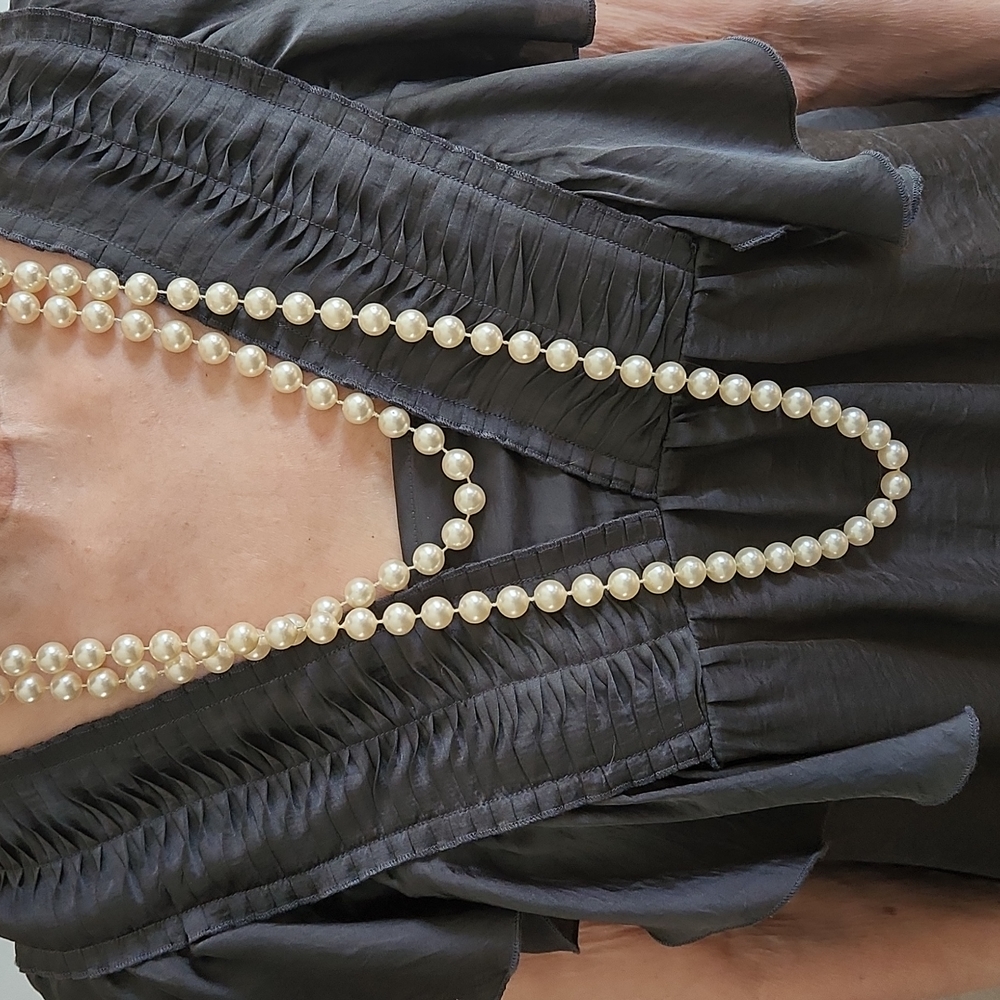 29 inch Faux White Pearl Necklace with Five Wearing Options - Picture 4 of 5